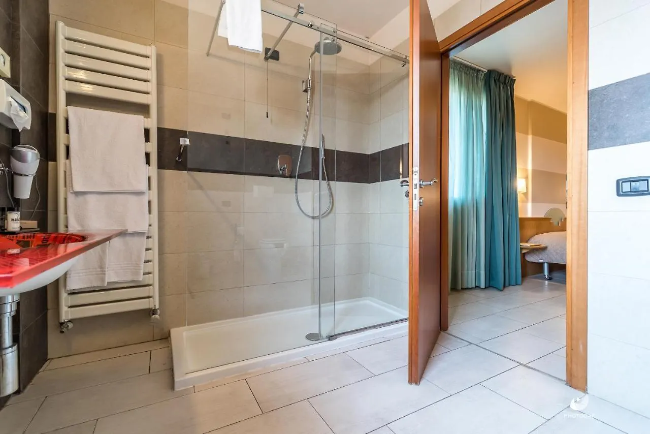 Planet Hotel Maranello 4*,  İtalya